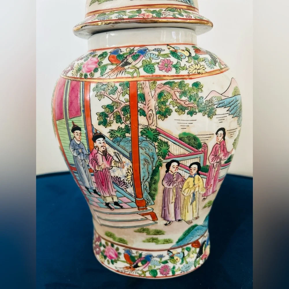🛑SOLD🛑 Large Rose Medallion Porcelain Temple Jar - Picture 4 of 6